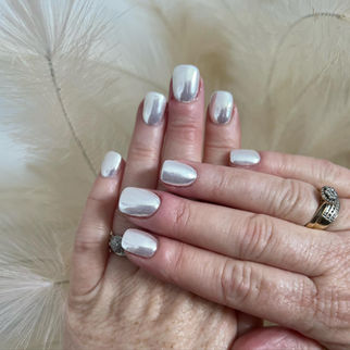 Silver chrome manicure